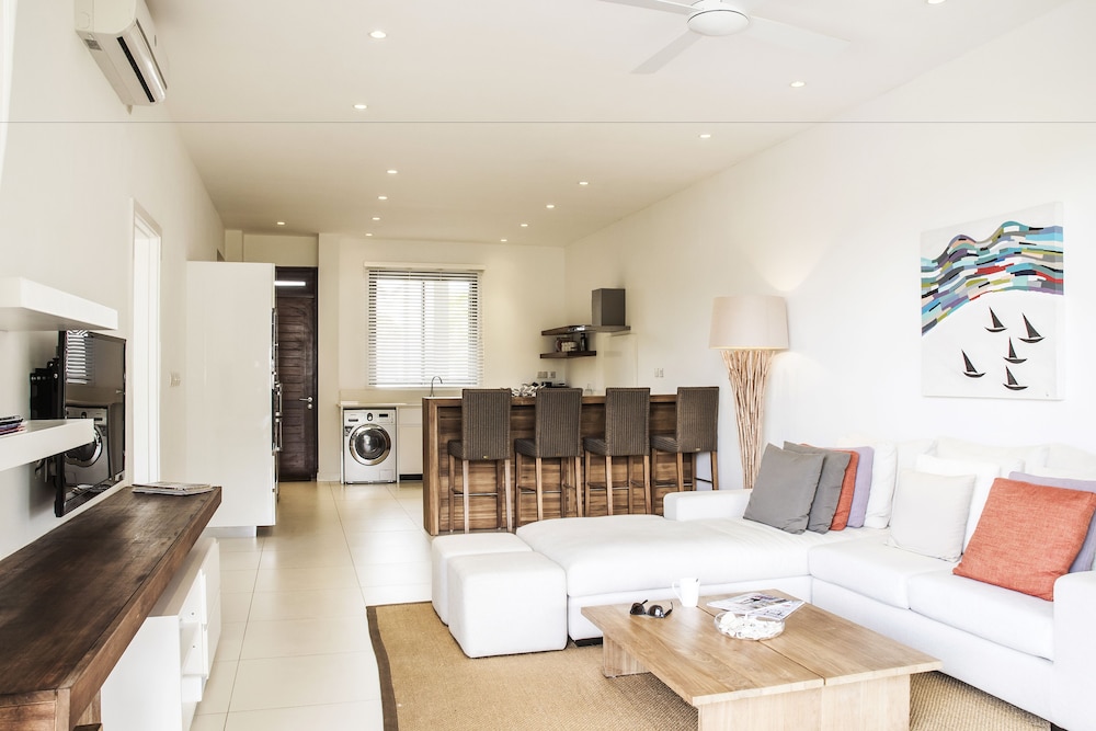 

Milano - Black River - West Island by Horizon Holidays