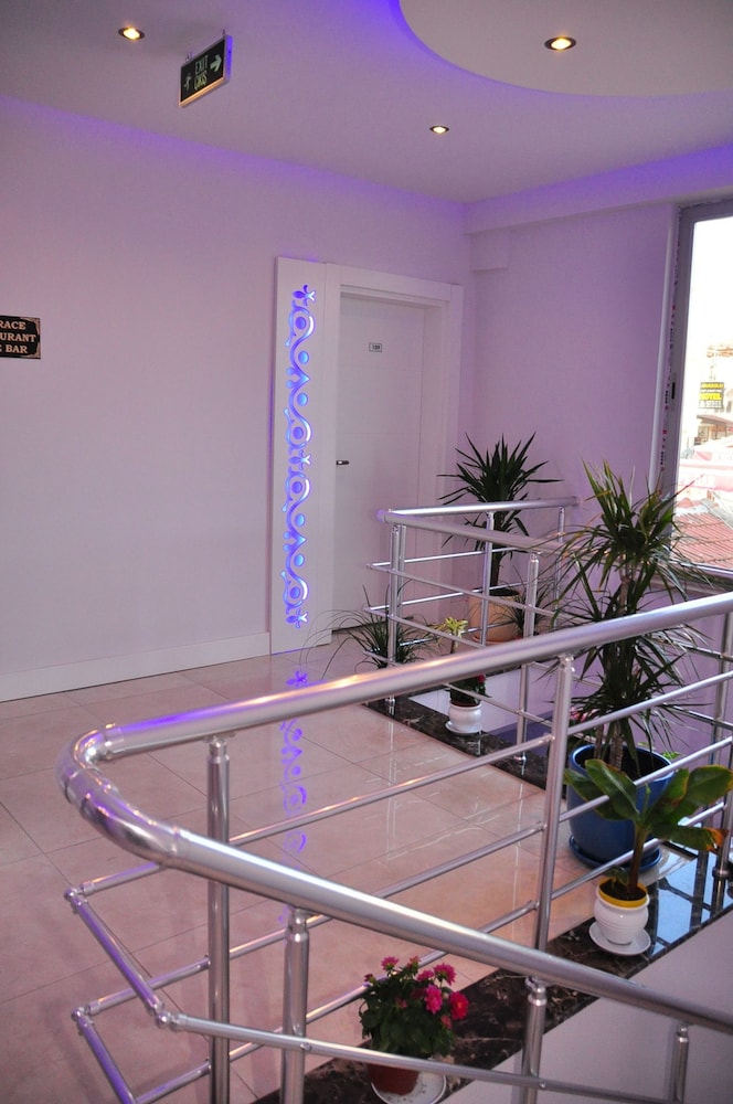 

Milano - Side - Aura Boutique Hotel