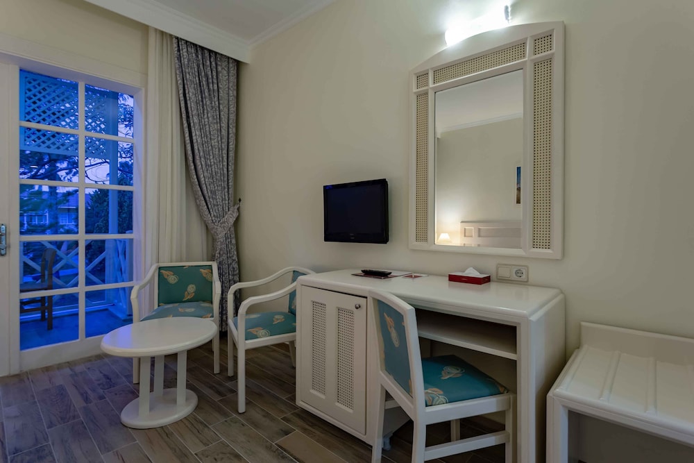 

Milano - Kızılot - Euphoria Palm Beach