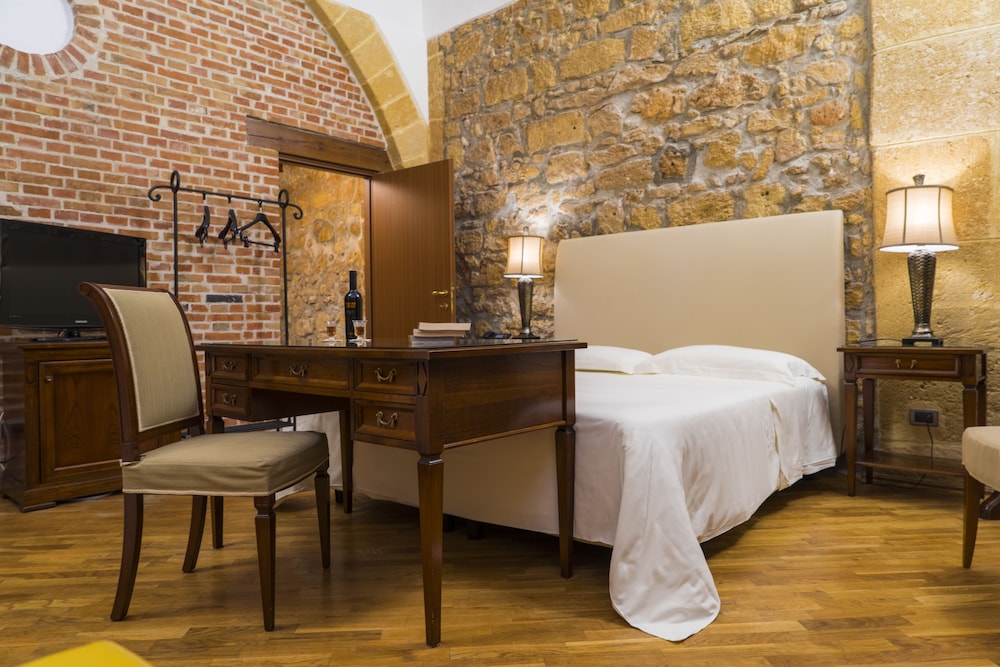 

Bologna - Marsala - Hotel Carmine