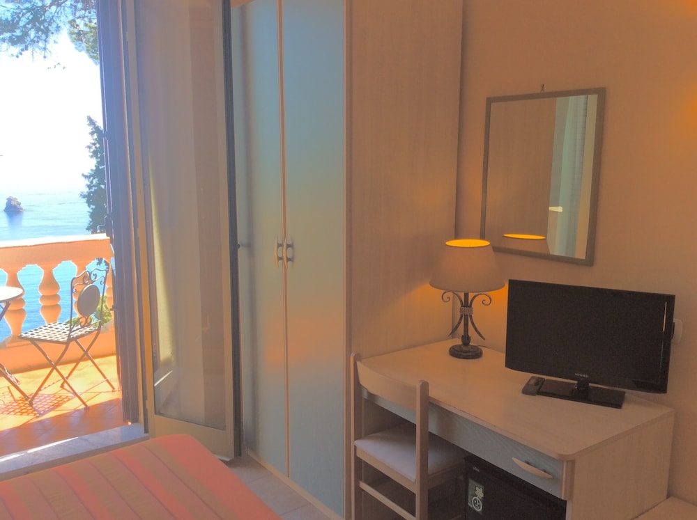 

Genova - Sant'Alessio Siculo - Jonic Hotel Mazzaro'