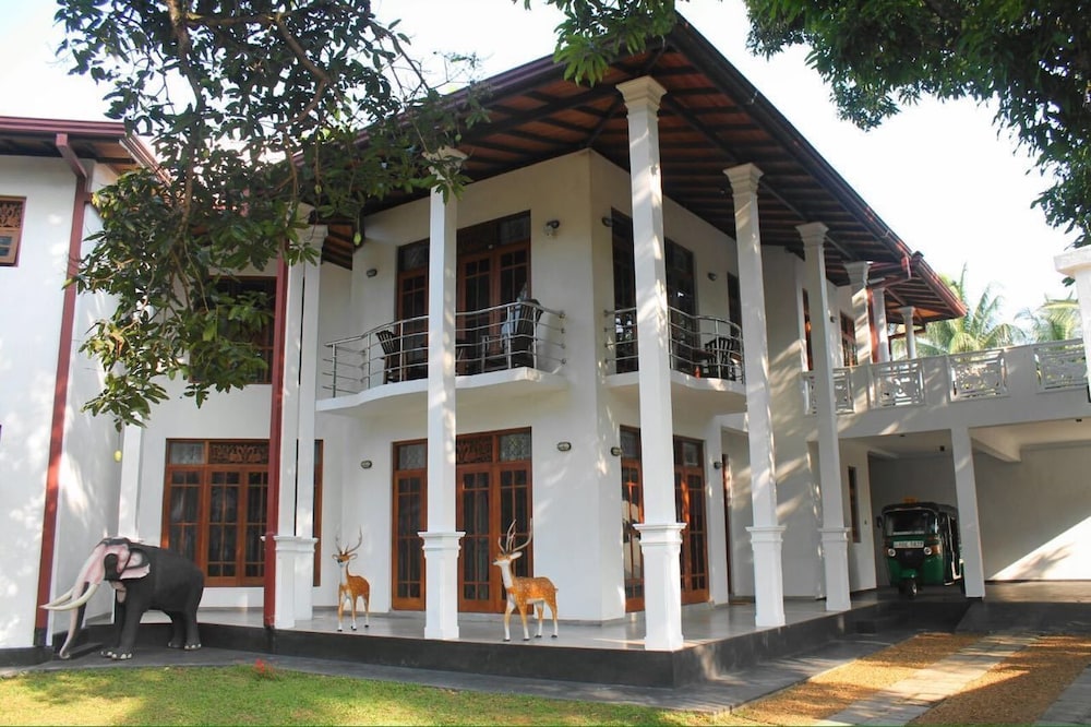 

Milano - Kalutara - Mahakumara White House Hotel
