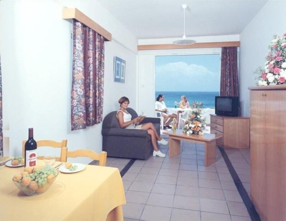 

Milano - Paphos - Corallia Beach Hotel Apartments