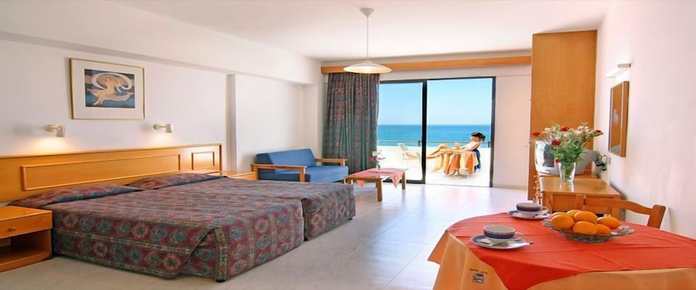 

Milano - Kissonerga - Corallia Beach Hotel Apartments