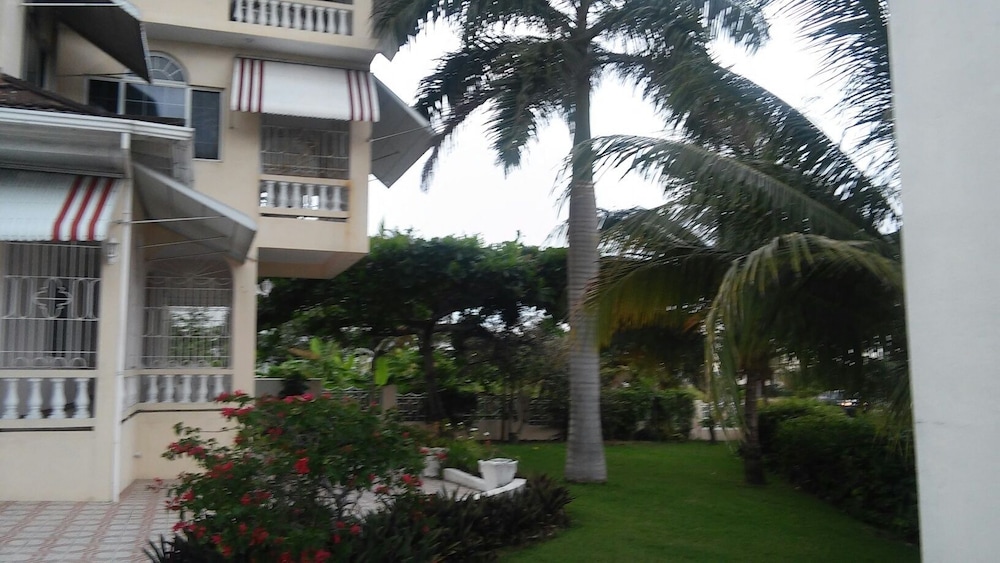 

Bari - Kingston - Ocho Rios Golden View