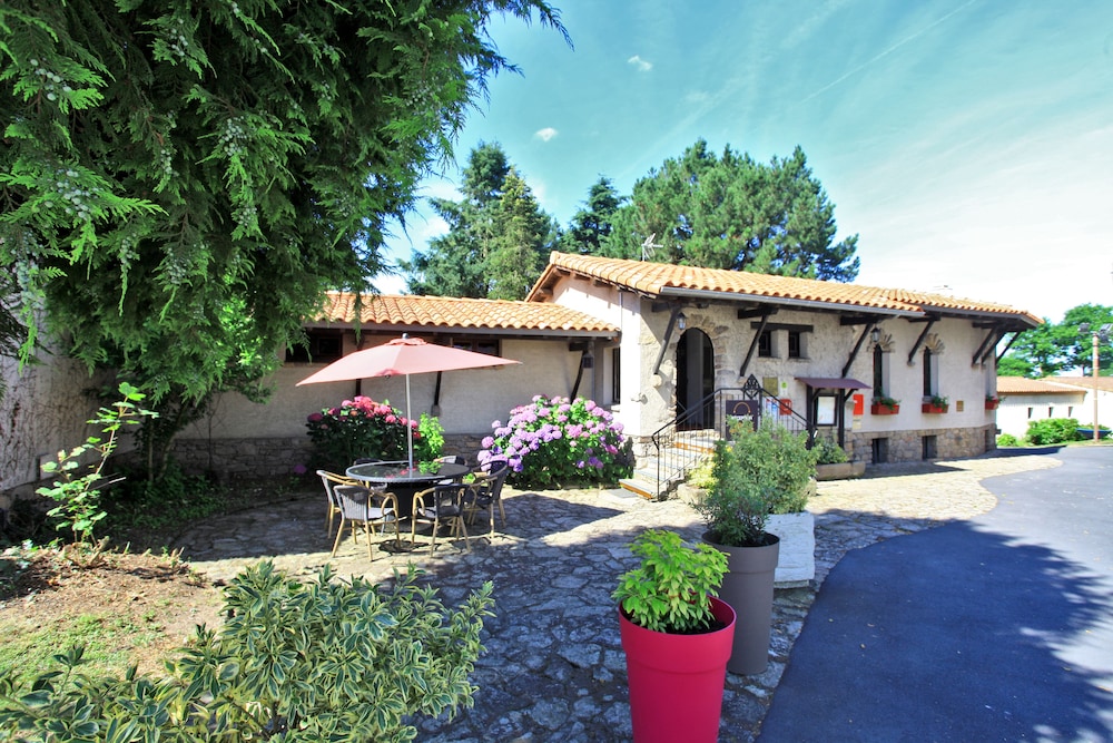 Les Épesses - Logis Hôtel La Chaumière