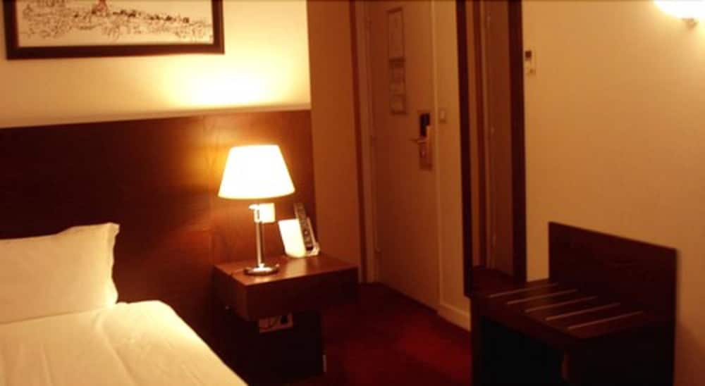 

Alghero - Paris Orly - ibis Styles Bourg La Reine