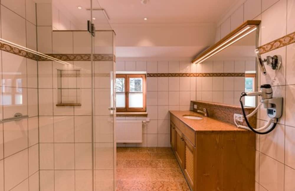 

Palermo - Germering - Hotel & Gaststätte zum Erdinger Weißbräu