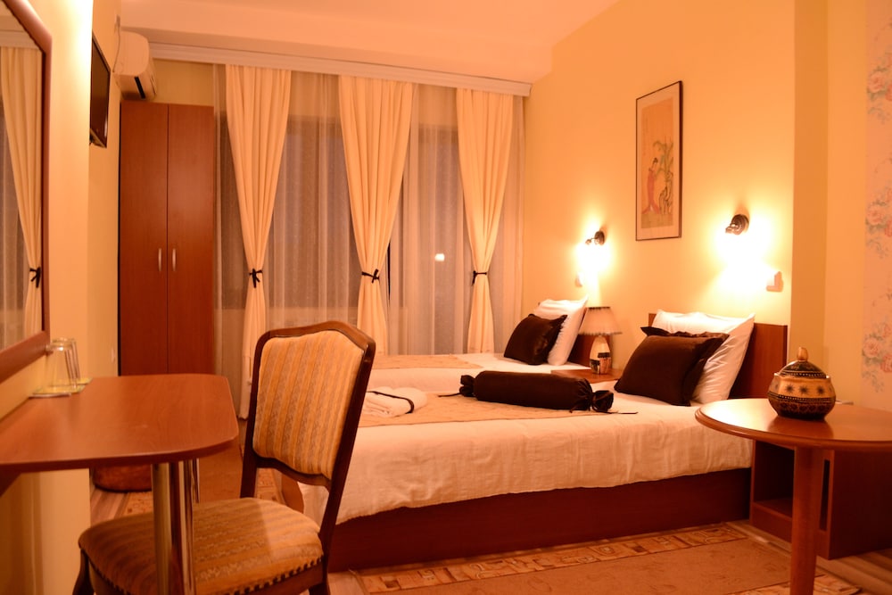

Roma - Skopje - Hotel Pine