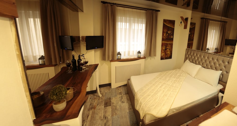 

Roma - Izmir, Turchia - Hotel Cagla Pinar