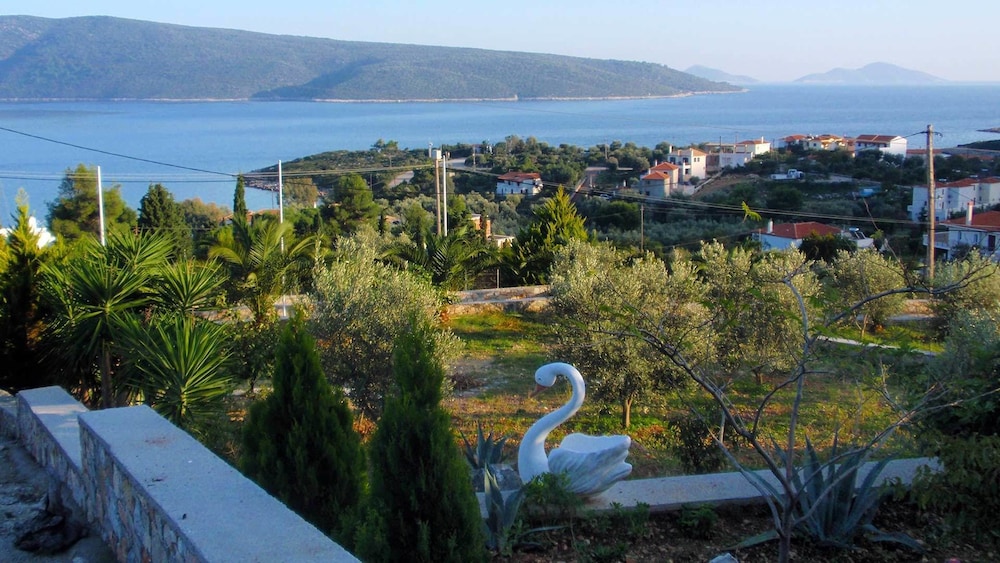 

Milano - Alonissos - Anatoli Villa