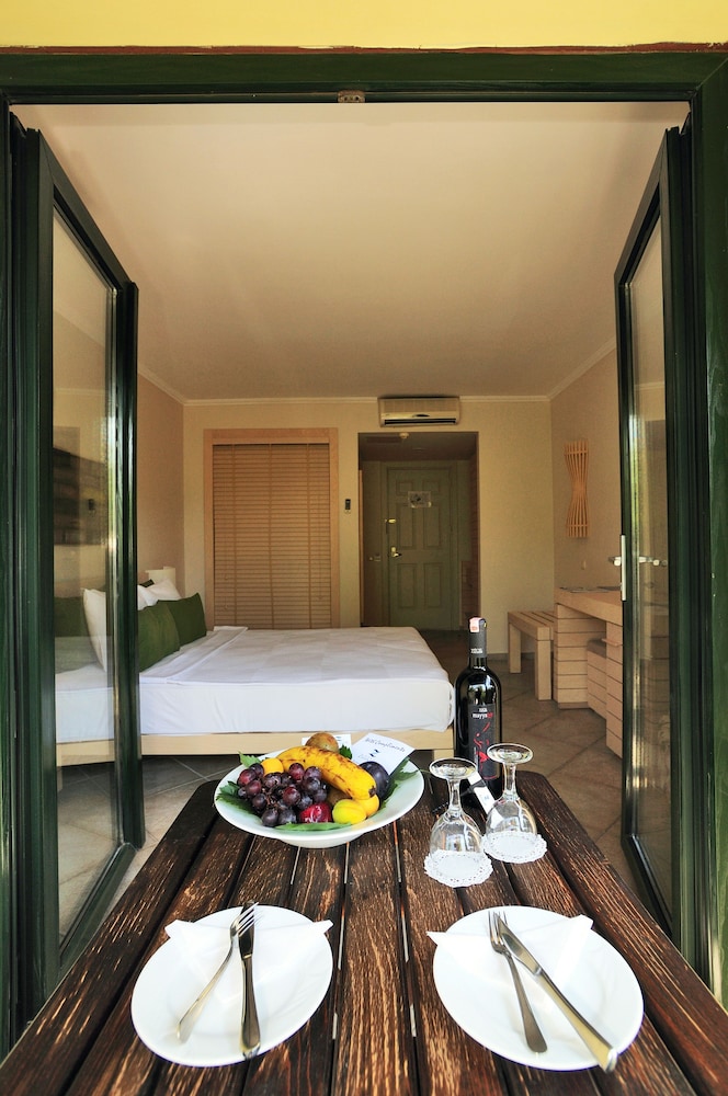 

Roma - Torba - Zeytinada Hotel