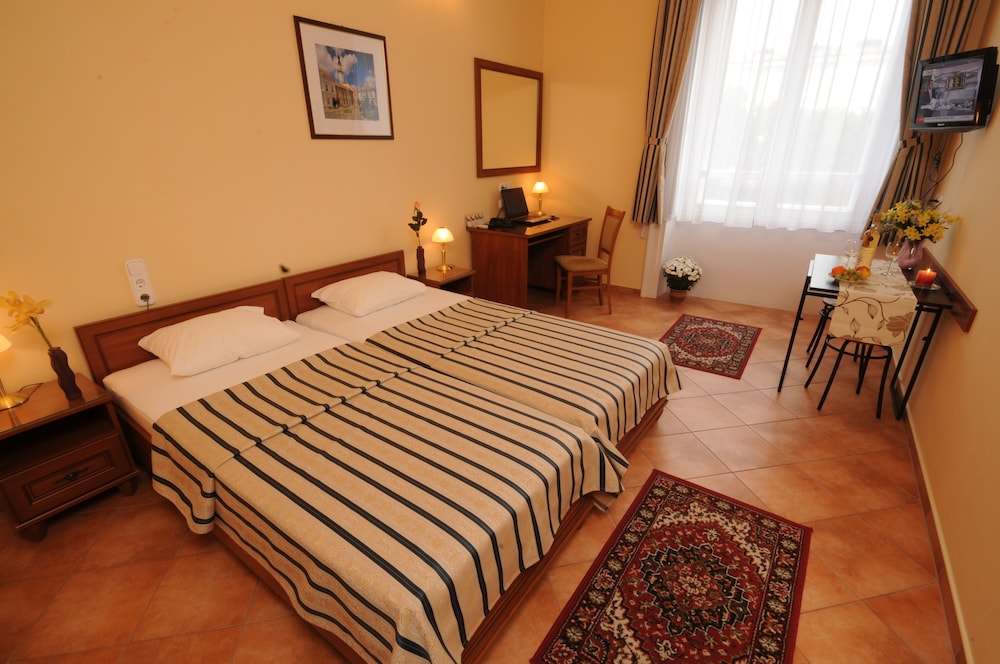 

Bologna - Budapest - Budapest Museum Central