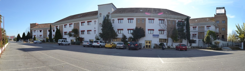 

Milano - Granada - Hotel Reyes Ziries