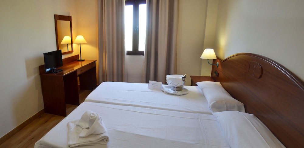 

Torino - Granada - Hotel Reyes Ziries