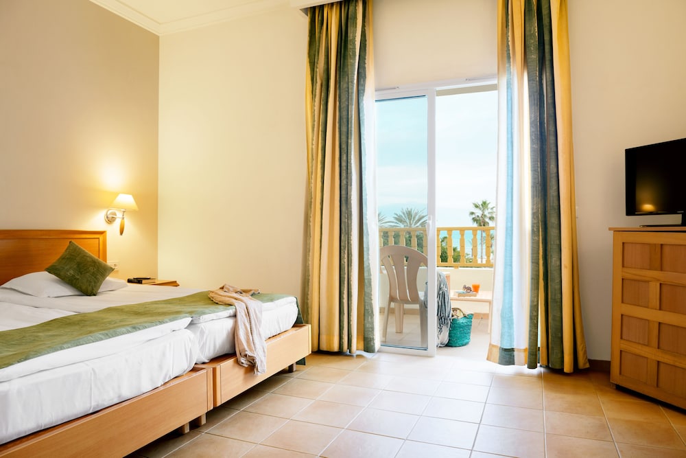 

Bari - Nabeul - Calimera Delfino Beach