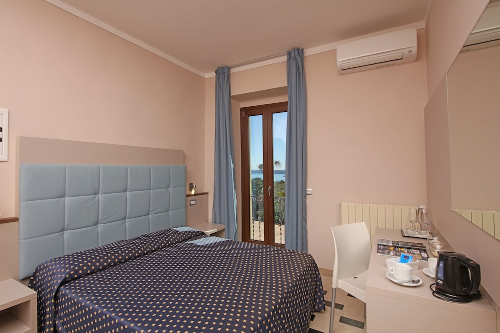 

Napoli - Desenzano del Garda - San Rocco Relais