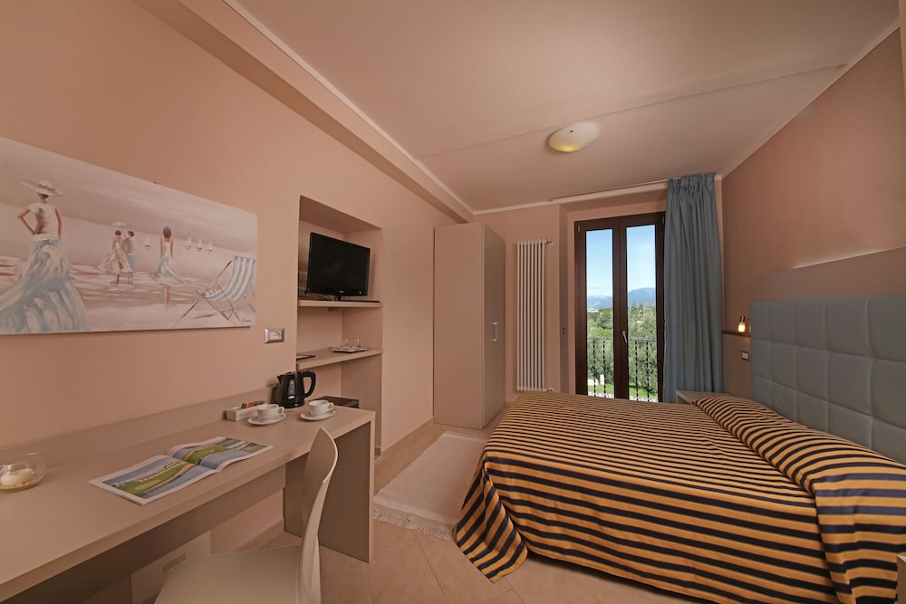 

Roma - Sirmione - San Rocco Relais