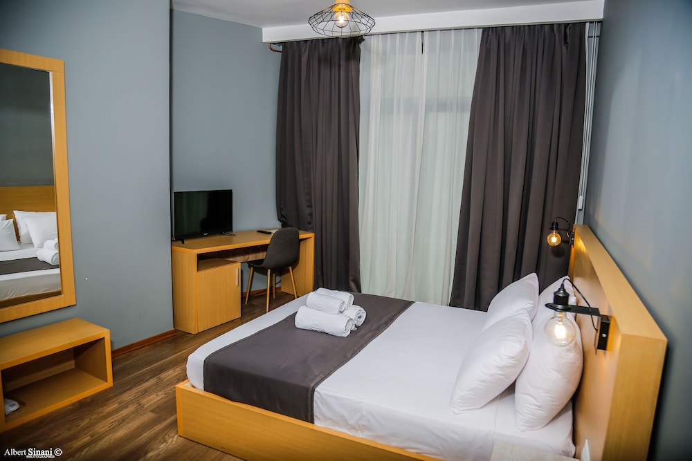 

Lamezia Terme - Tirana - Arc Hotel Tirana