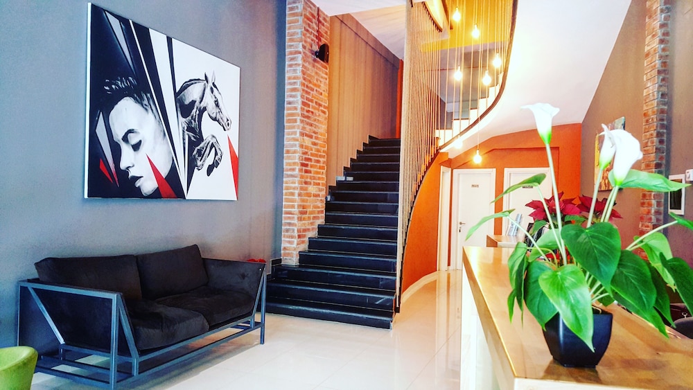 

Lamezia Terme - Tirana - Arc Hotel Tirana