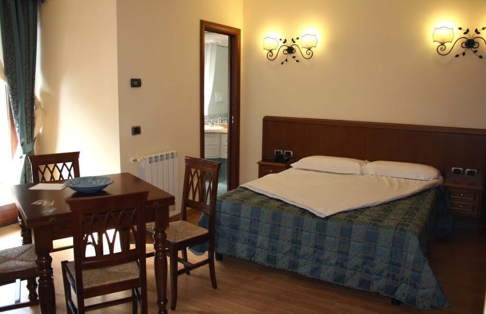 

Palermo - Pomezia - Altea Suites