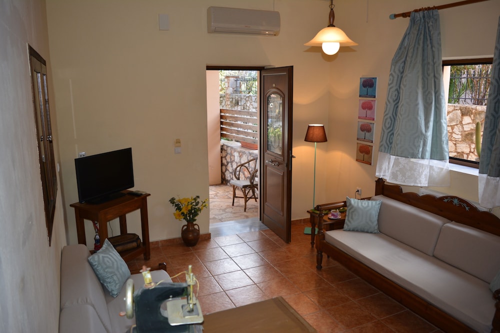 

Roma - Almyrida Chania - Elianthos Villas