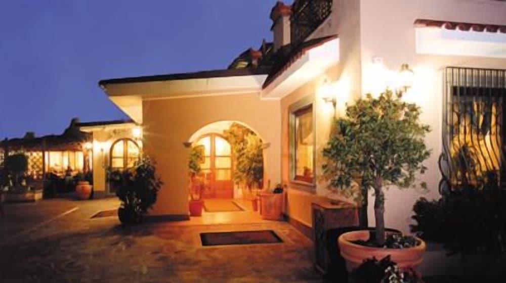 

Milano - Monte Porzio Catone - Hotel Villa Degli Angeli