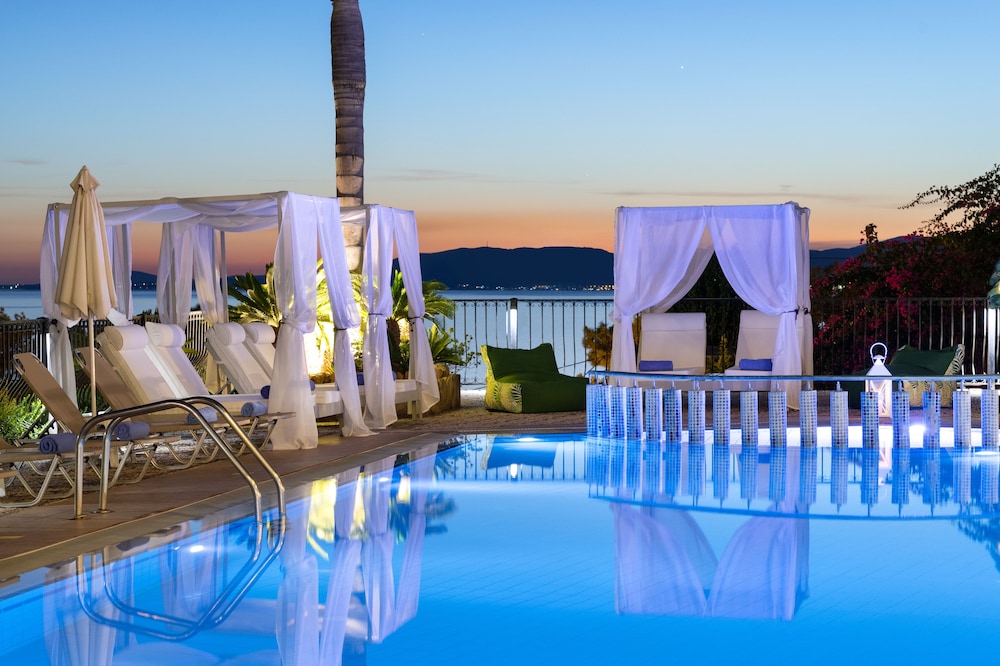 

Pisa - Lindos - Pefkos View Suites & Maisonette