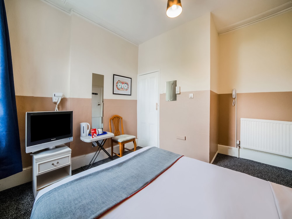 

Trieste - Southend-On-Sea - Devine Beach Hotel, Westcliff Southend-On-Sea
