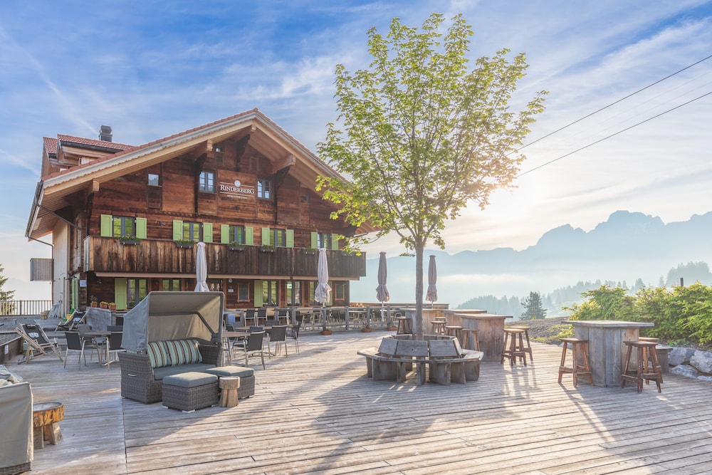 

Roma - Gstaad - Rinderberg Swiss Alpine Lodge