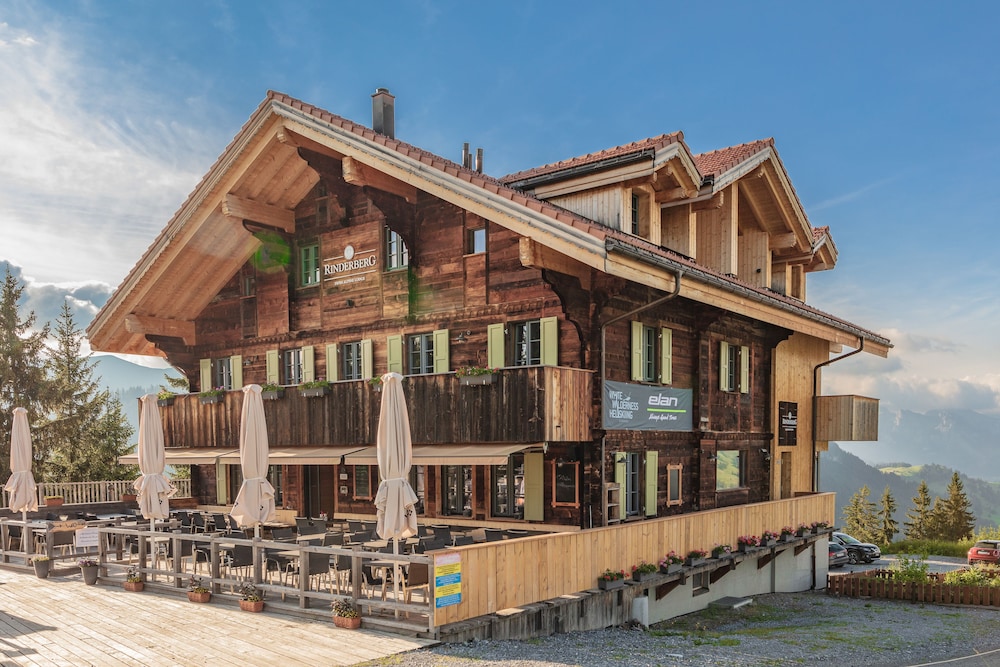 

Roma - Gstaad - Rinderberg Swiss Alpine Lodge