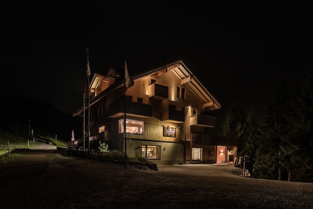 

Napoli - Gstaad - Rinderberg Swiss Alpine Lodge