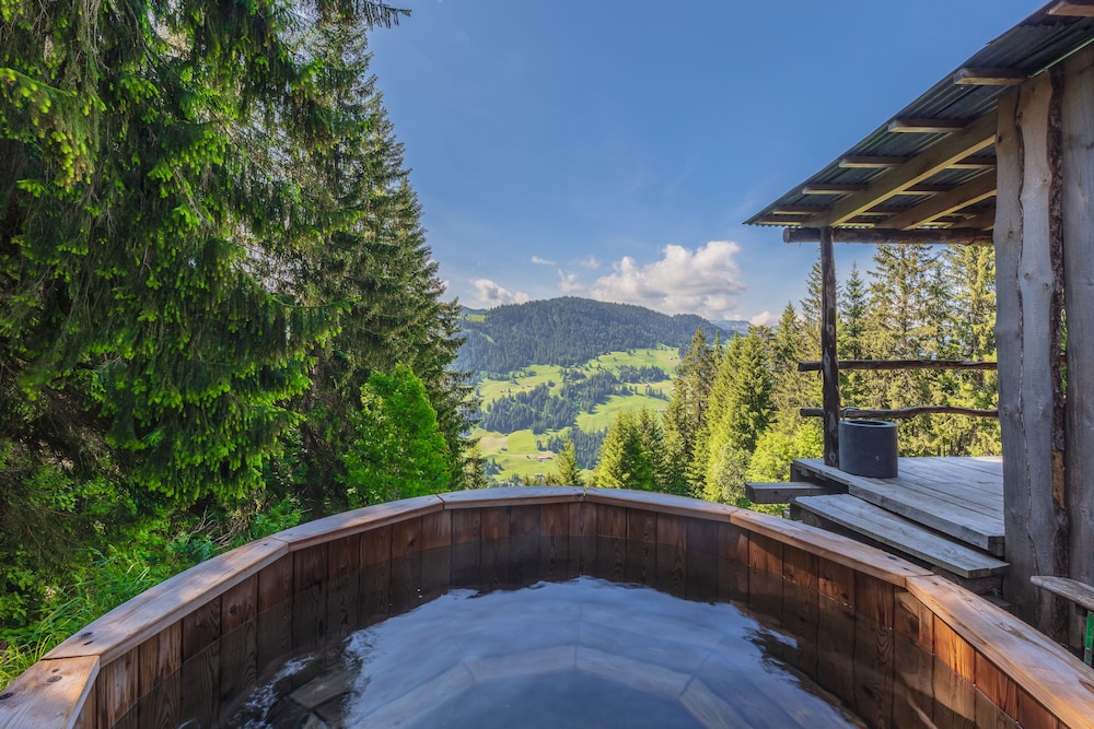 

Bari - Gstaad - Rinderberg Swiss Alpine Lodge
