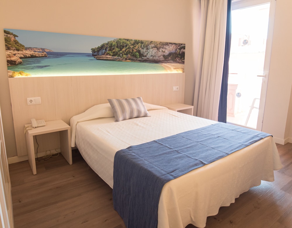 

Milano - Cala Blava - Seramar Hotel Luna Park Adults Only