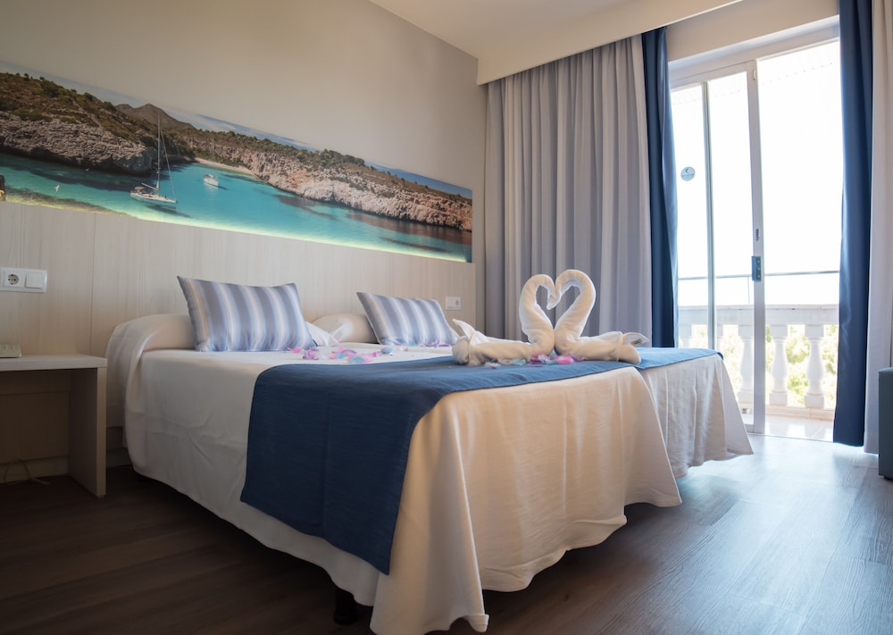 

Milano - Cala Blava - Seramar Hotel Luna Park Adults Only