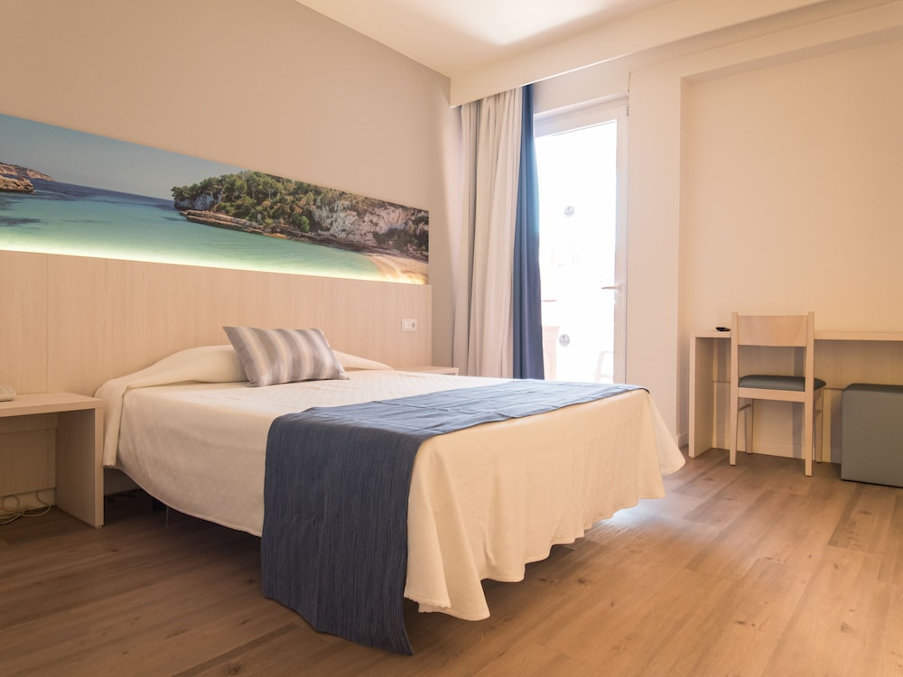 

Milano - Cala Blava - Seramar Hotel Luna Park Adults Only