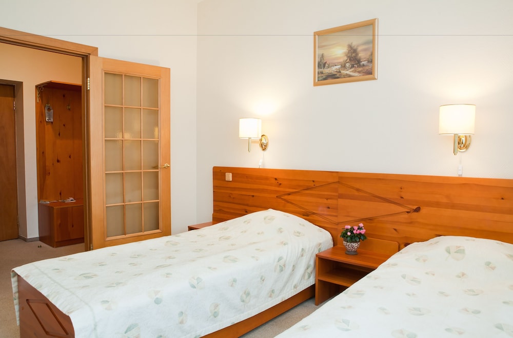 

Genova - Riga - Kolonna Hotel Brigita