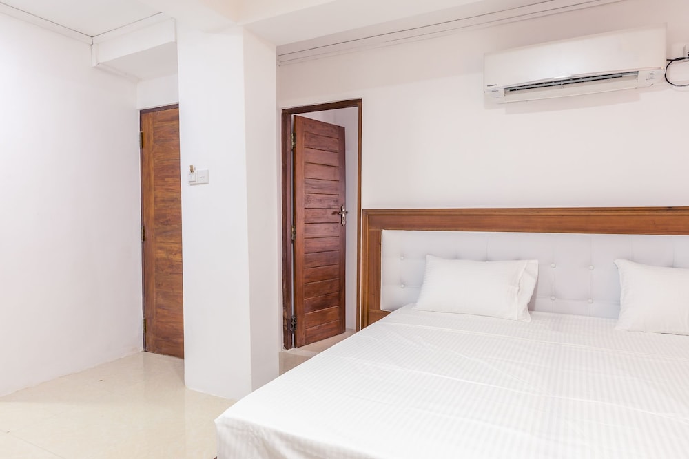 

Venezia - Colombo - Metro Port City Hotel