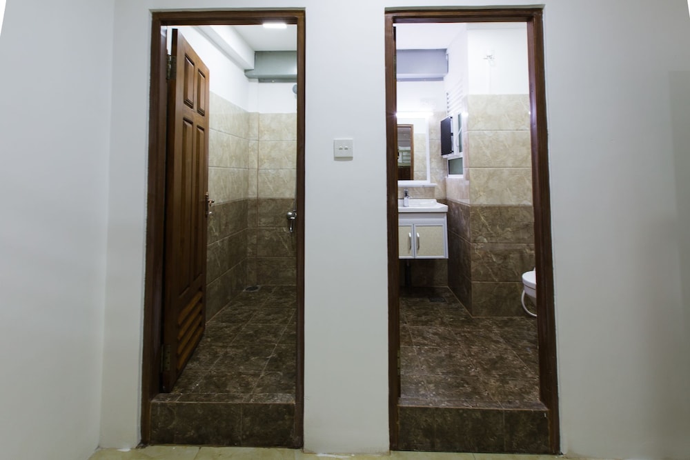 

Milano - Wattala - Metro Port City Hotel