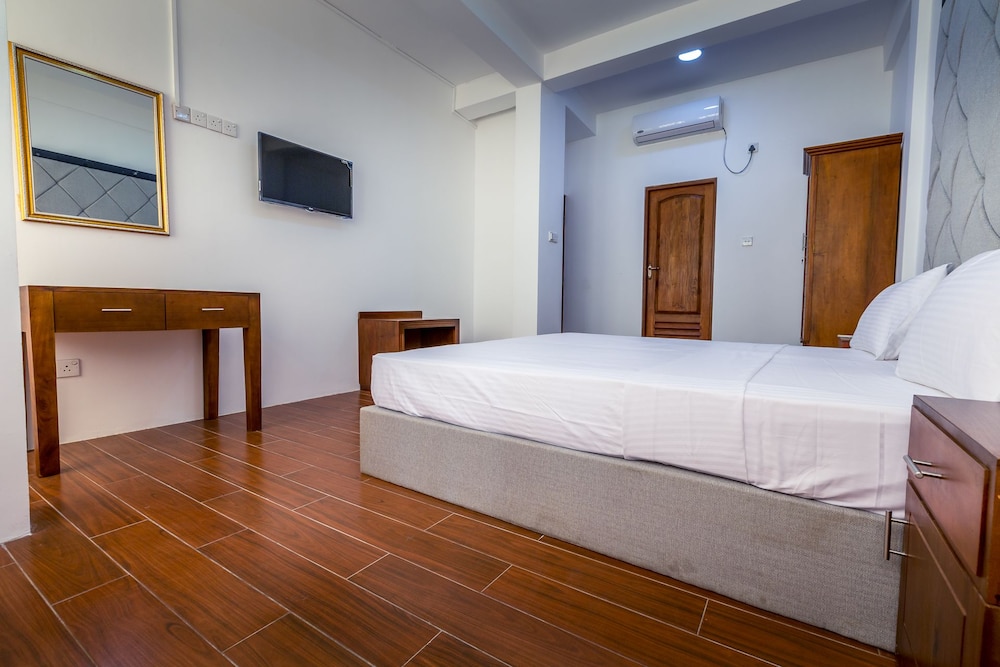 

Roma - Wattala - Metro Port City Hotel