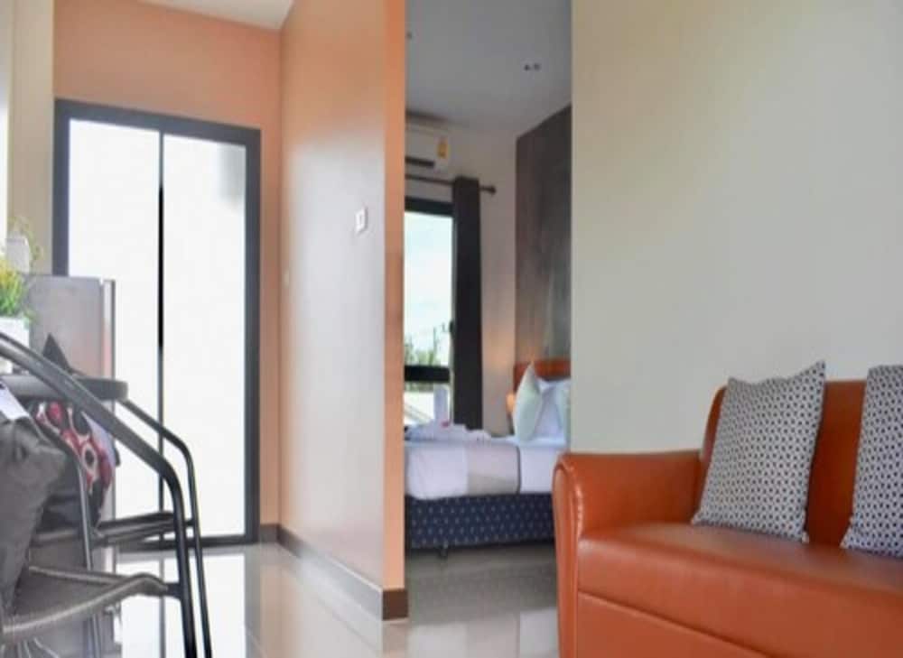 

Bari - Bang Tao Beach - Isayarada Apartment