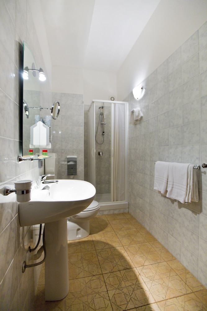

Milano - Custonaci - Hotel History