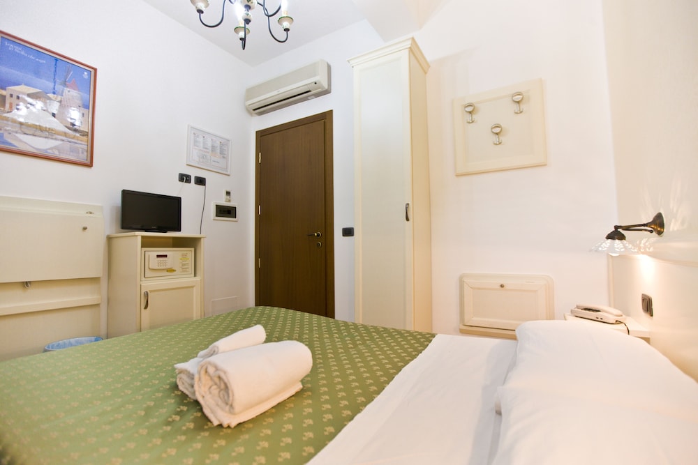 

Forlì - Custonaci - Hotel History