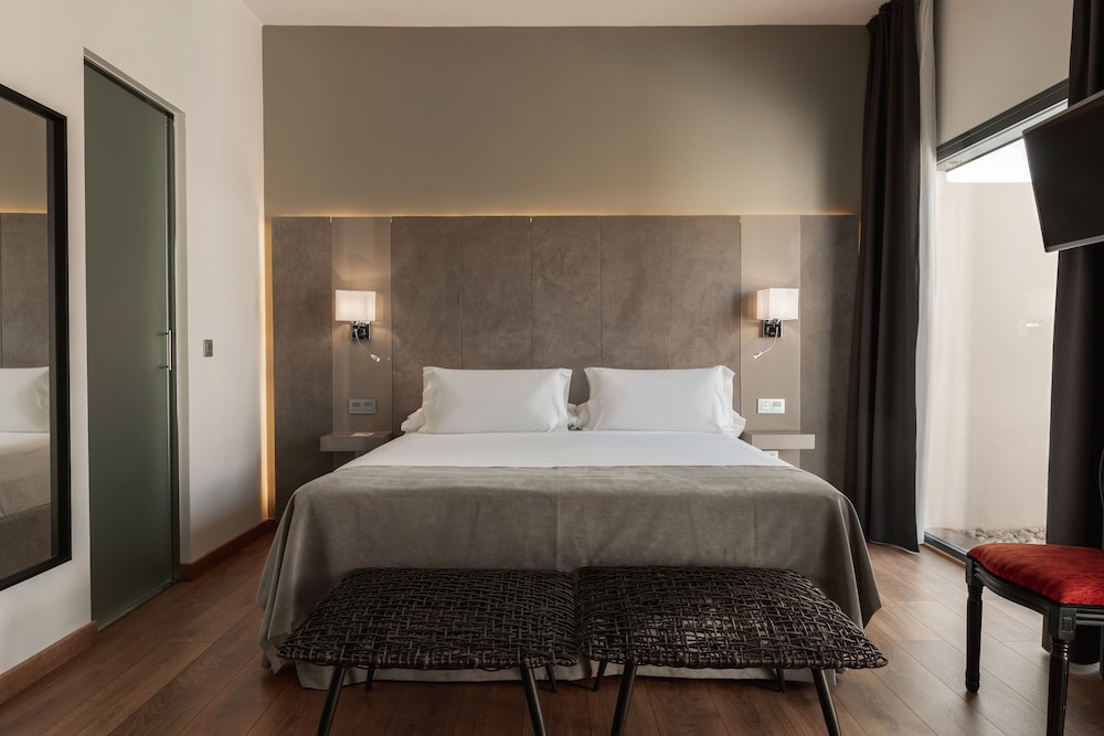 

Catania - Dos Hermanas - Sevilla Green Suites