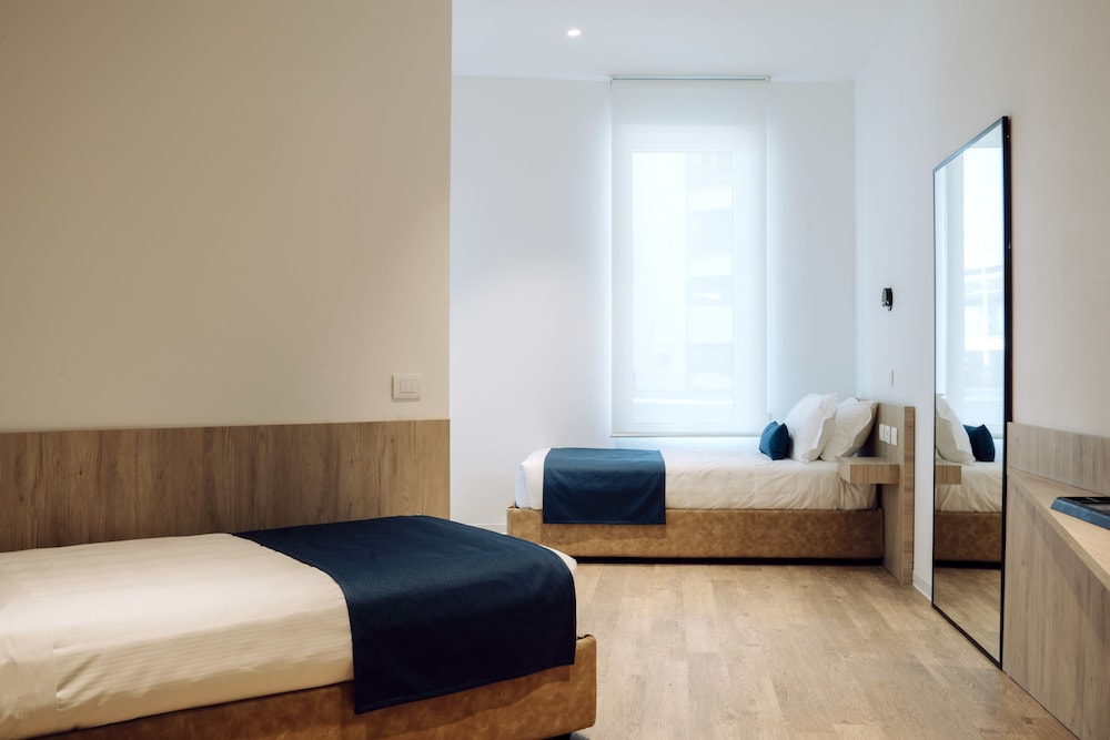 

Milano - Costa Lazio, Mare Italia - Air Rooms Rome Airport by HelloSky