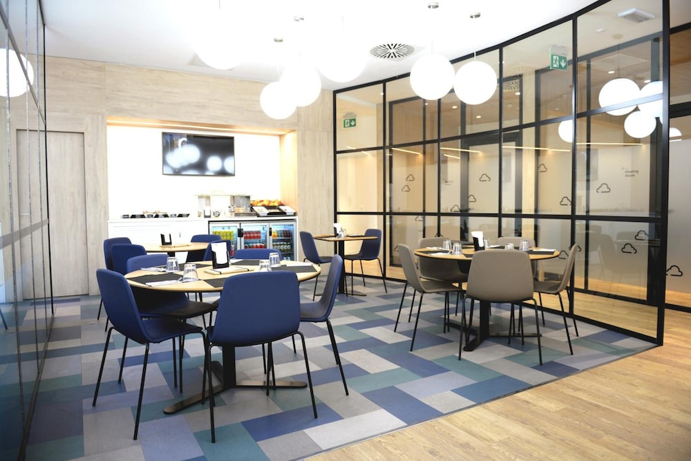 

Catania - Fregene - Air Rooms Rome Airport by HelloSky