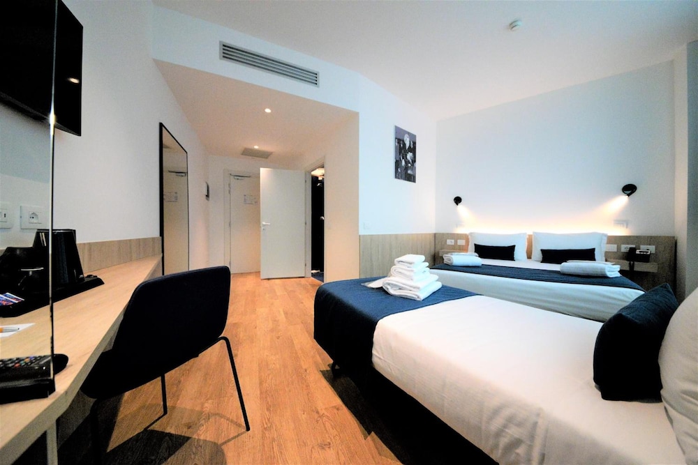 

Catania - Fregene - Air Rooms Rome Airport by HelloSky