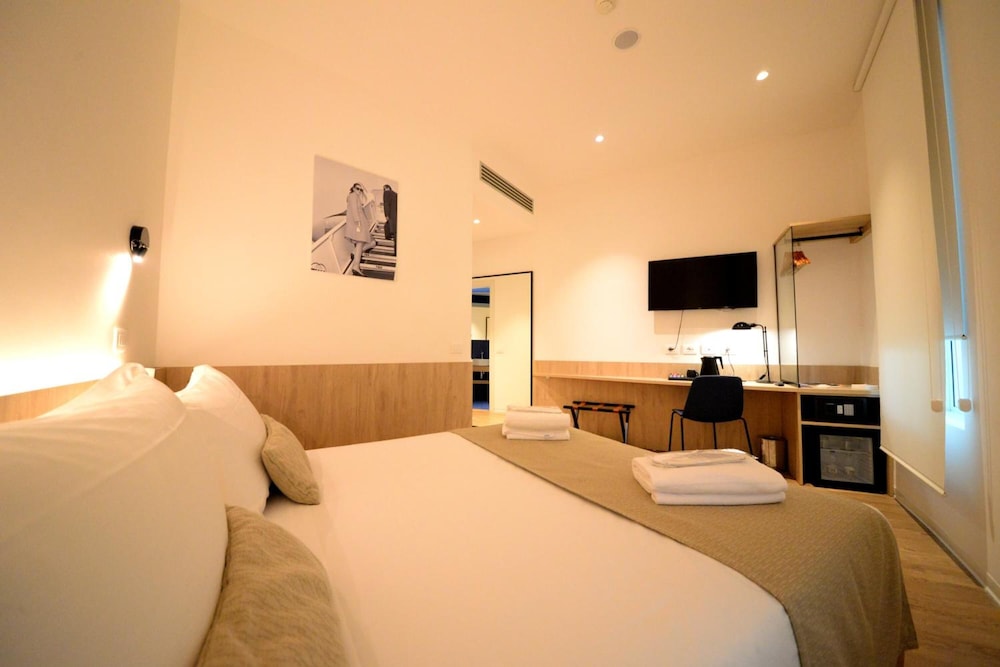 

Catania - Fregene - Air Rooms Rome Airport by HelloSky