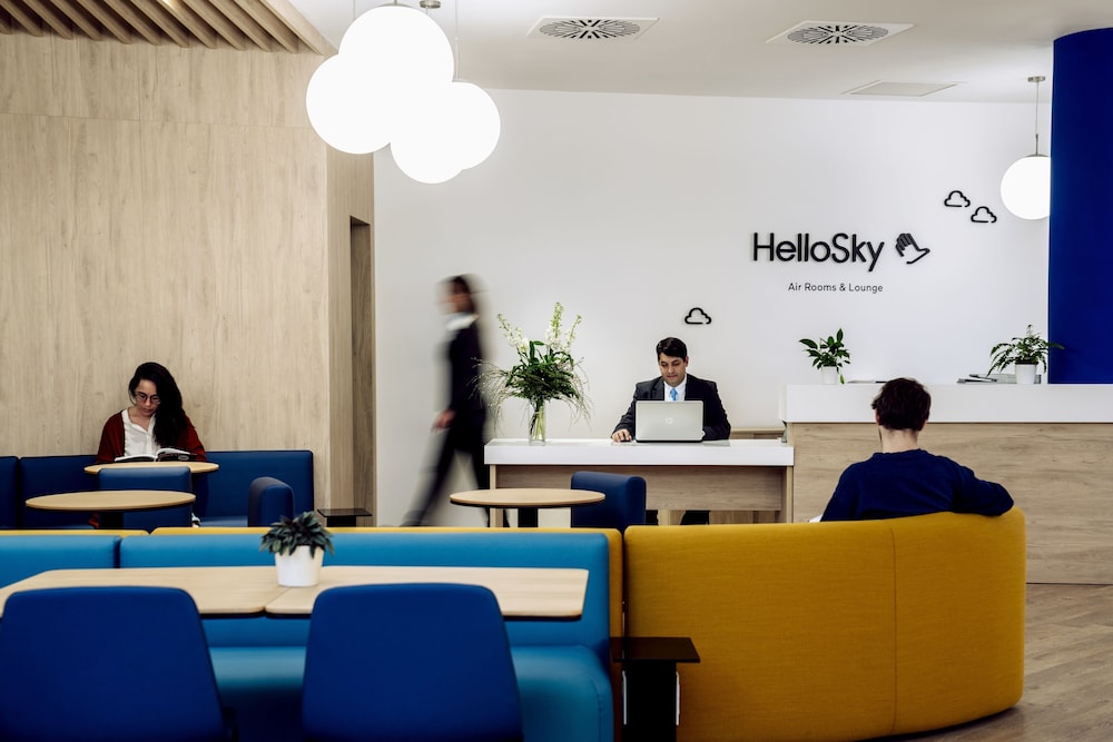 

Milano - Costa Lazio, Mare Italia - Air Rooms Rome Airport by HelloSky