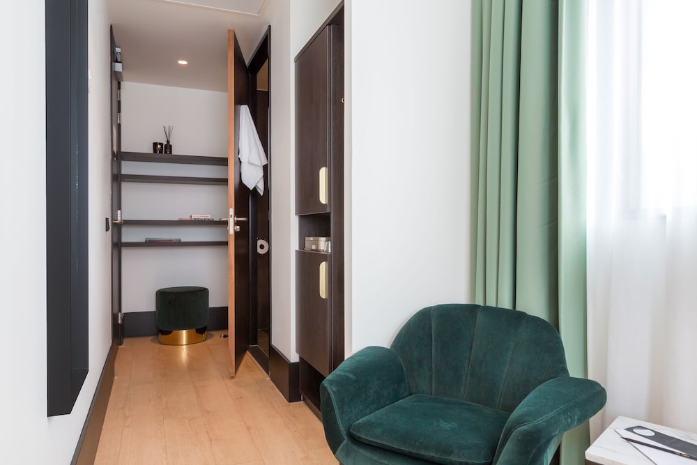 

Napoli - Rotterdam - The James Rotterdam